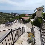 Hébergement de vacances Family Friendly House With A Swimming Pool - 22882