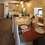 Hébergement de vacances Family Friendly House With A Swimming Pool - 22882