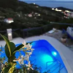 Hébergement de vacances Family Friendly House With A Swimming Pool - 22882 *