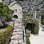 Hébergement de vacances Family Friendly House With A Swimming Pool - 22882