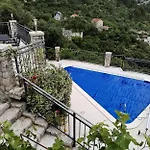 Hébergement de vacances Family Friendly House With A Swimming Pool - 22882
