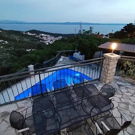 Family Friendly House With A Swimming Pool - 22882 *