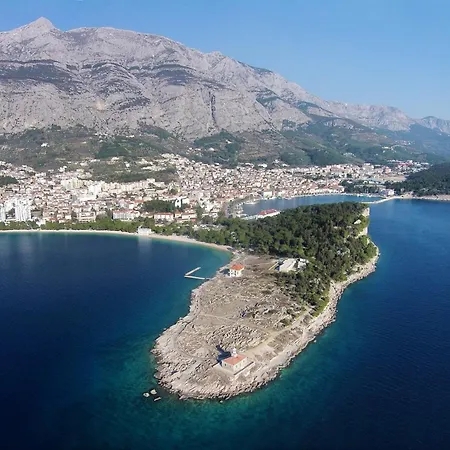 Family Friendly House With A Swimming Pool - 22882 Makarska