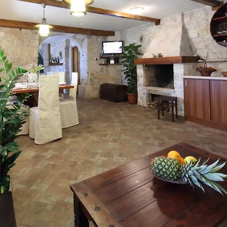Hébergement de vacances Family Friendly House With A Swimming Pool - 22882 Makarska