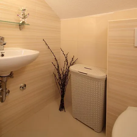 Family Friendly House With A Swimming Pool - 22882 Makarska