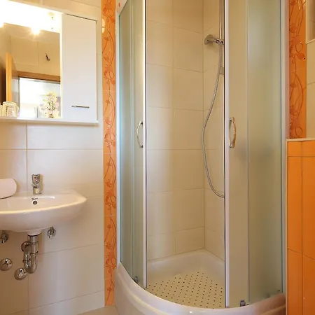 Дом отдыха Family Friendly House With A Swimming Pool - 22882