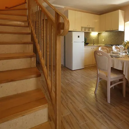 Дом отдыха Family Friendly House With A Swimming Pool - 22882 *