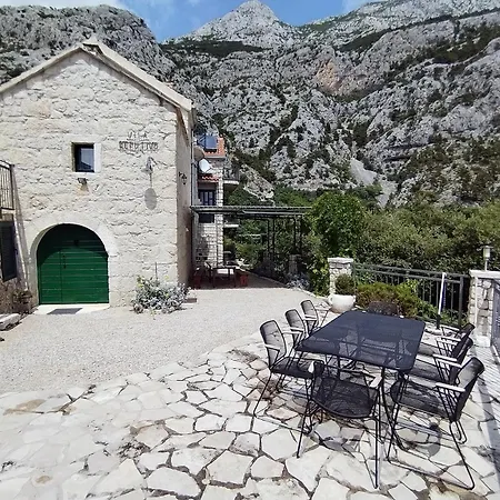 Дом отдыха Family Friendly House With A Swimming Pool - 22882 *