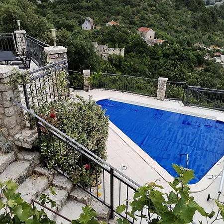 Дом отдыха Family Friendly House With A Swimming Pool - 22882