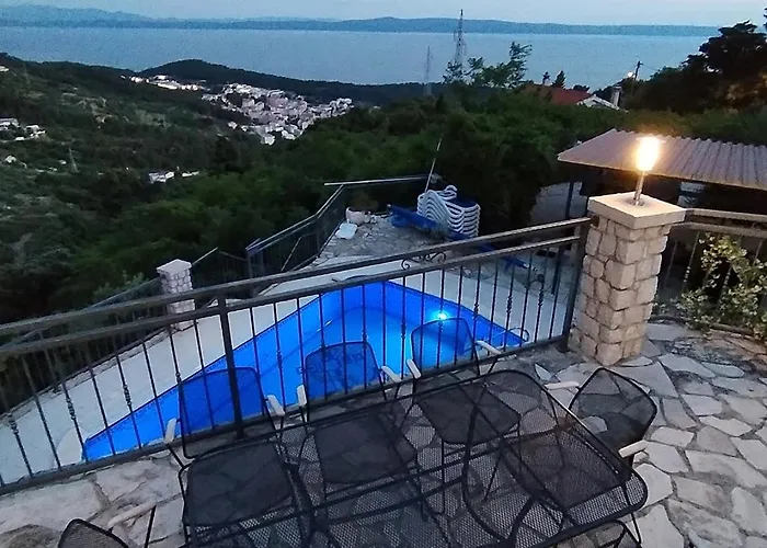 Family Friendly House With A Swimming Pool - 22882 *