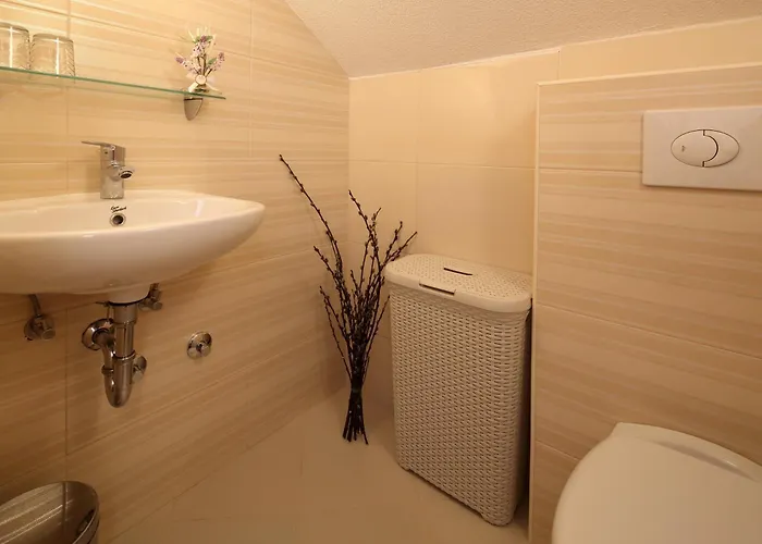 Family Friendly House With A Swimming Pool - 22882 Makarska