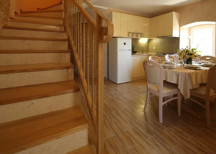 Holiday home Family Friendly House With A Swimming Pool - 22882 *