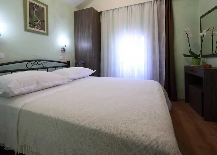 Family Friendly House With A Swimming Pool - 22882 Tatil Evi