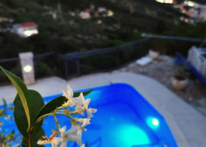 Holiday home Family Friendly House With A Swimming Pool - 22882 *