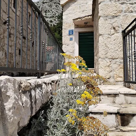 Family Friendly House With A Swimming Pool - 22882 בית נופש