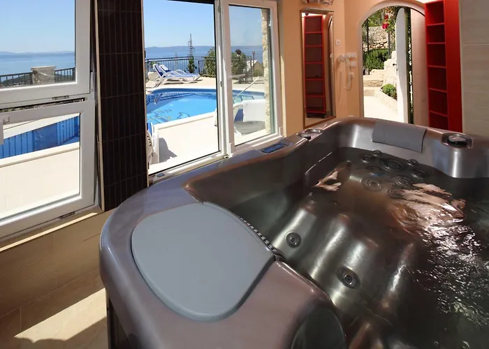 Family Friendly House With A Swimming Pool - 22882 * מאקרסקה