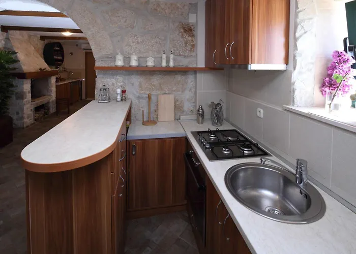 Family Friendly House With A Swimming Pool - 22882 בית נופש *