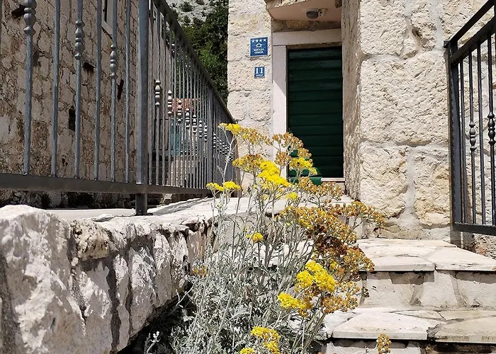 Family Friendly House With A Swimming Pool - 22882 בית נופש